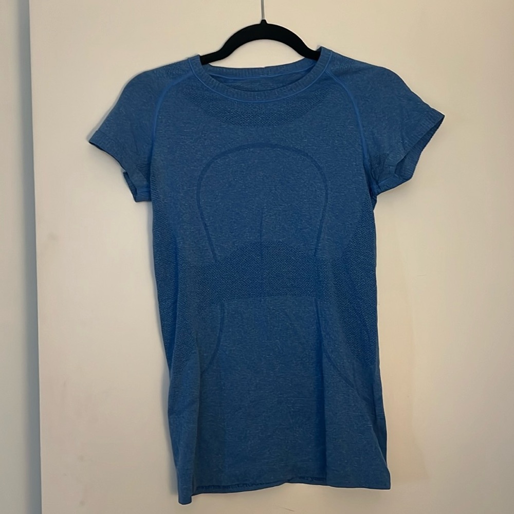 Lululemon workout shirt